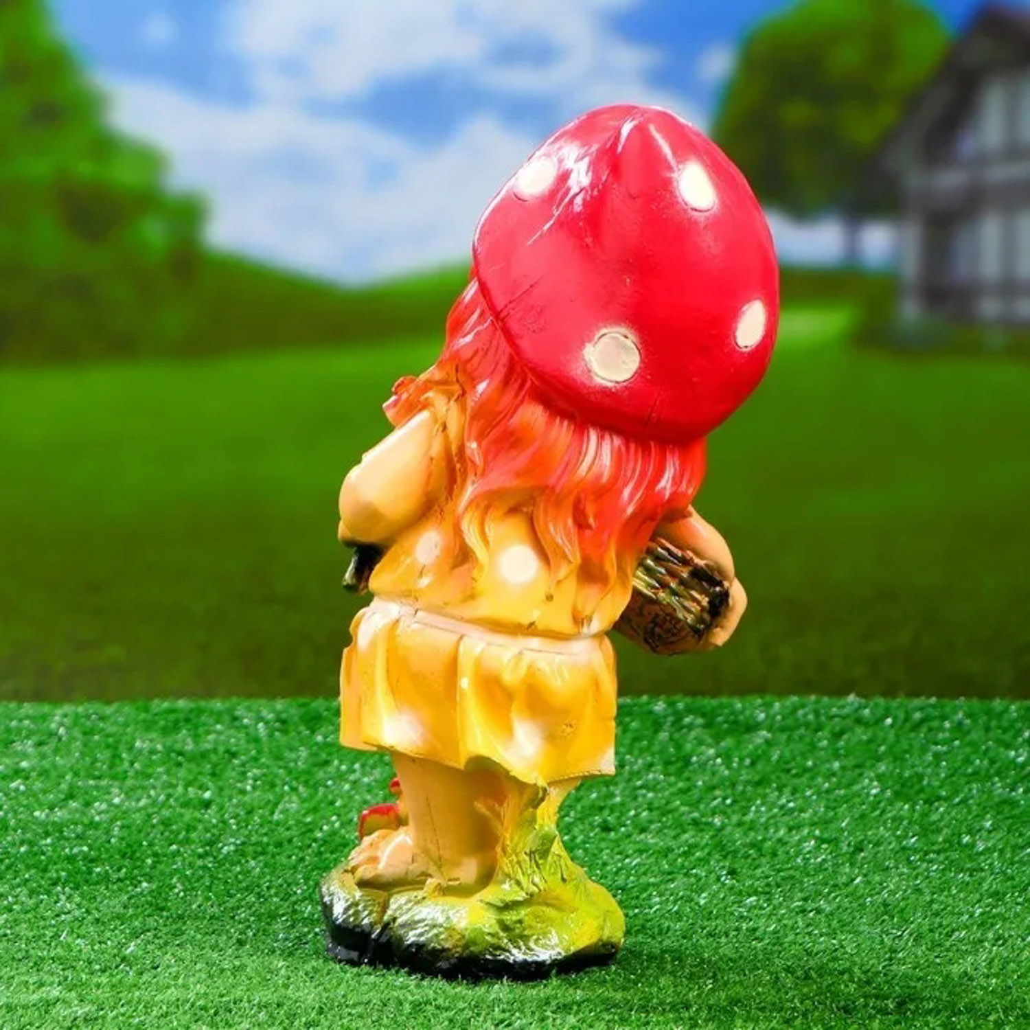 Садовая фигура "Гномиха с мухоморами и лопатой" 34х19см   3467701