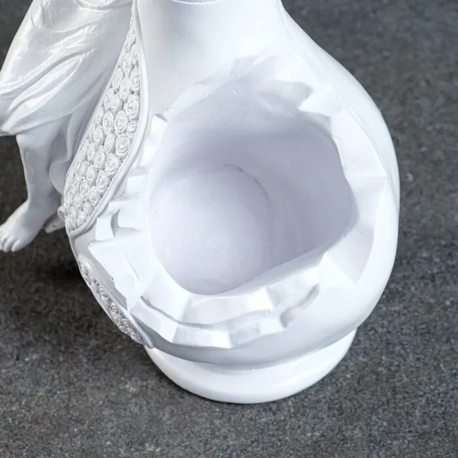 Ваза "Амфора с девушкой" белая 7653154