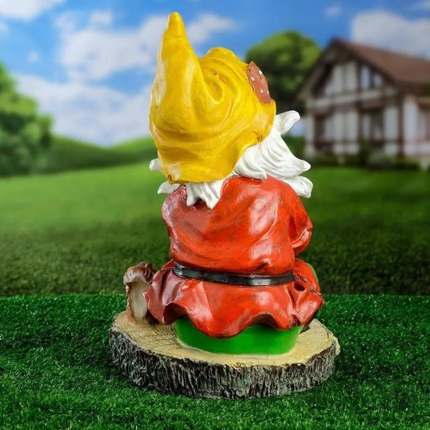 Садовая фигура - кормушка "Гном с белкой" 36х29см 6255351