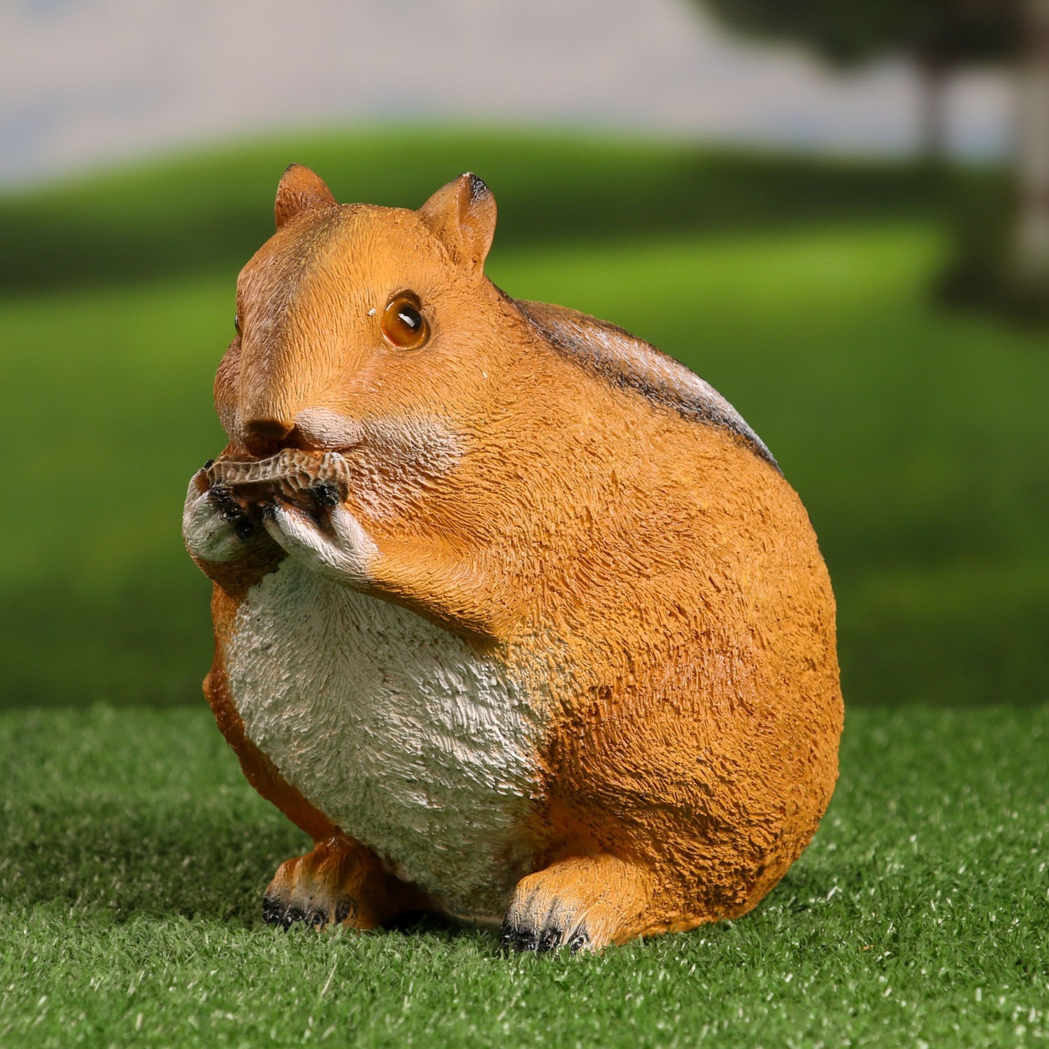 Садовая фигура "Бурундук с орехом" 19х16см 9567798