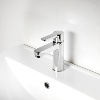 Смеситель для умывальника IDDIS Sena SENSB00i01, короткий излив, рычажный