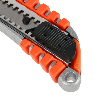 Нож строительный 18мм корпус двухкомпонентный направл.металл автофиксация СКР-183 PATRIOT *1