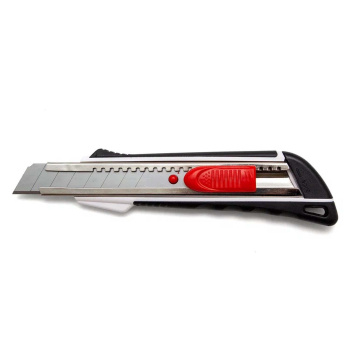 Нож сегмент., прорезиненный корпус Auto lock 18 мм VIRA