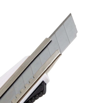 Нож сегмент., прорезиненный корпус Auto lock 18 мм VIRA