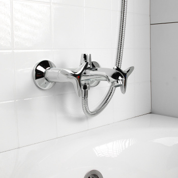 Смеситель для ванны IDDIS Copter, короткий излив, двухвентильный